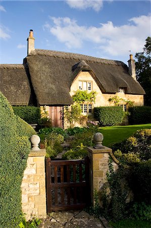 english thatched roof - Thatched cottage in Chipping Campden, The Cotswolds, Gloucestershire, United Kingdom Stock Photo - Rights-Managed, Code: 841-07201858