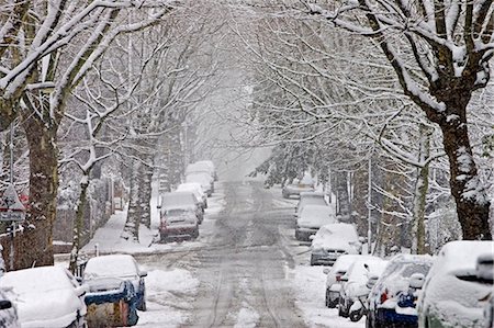 simsearch:400-07215754,k - Cars parked in a snow-covered Hampstead street, North London, England, United Kingdom Foto de stock - Con derechos protegidos, Código: 841-07201889