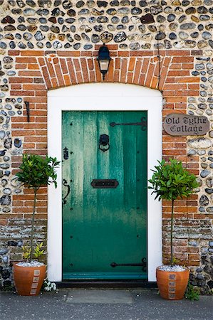 front (the front of) - Old Tythe Cottage front door at Happisburgh, Norfolk, United Kingdom Foto de stock - Con derechos protegidos, Código: 841-07202002