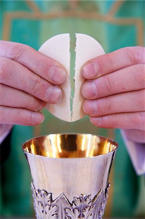 Celebration of the Eucharist, Catholic Mass, Villemomble, Seine-Saint-Denis, France, Europe Stock Photo - Rights-Managed, Code: 841-07202377