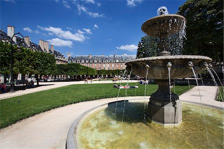 france capital city - Fountain in Place des Vosges in The Marais, Paris, France, Europe Photographie de stock - Rights-Managed, Code: 841-07202516