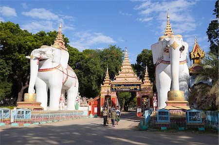simsearch:841-06503106,k - Elephant statues at entrance to the Thanboddhay Paya (pagoda), near Monywa, Monywa Region, Myanmar (Burma), Asia Stock Photo - Rights-Managed, Code: 841-07202570