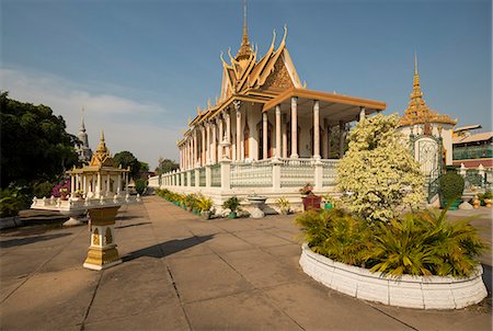 simsearch:841-07523329,k - Wat Preah Keo Morakot (Silver Pagoda) (Temple of the Emerald Buddha), Phnom Penh, Cambodia, Indochina, Southeast Asia, Asia Foto de stock - Con derechos protegidos, Código: 841-07202625