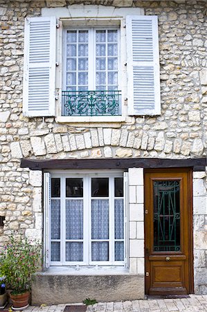 simsearch:841-07540886,k - Typical French house in Angles Sur L'Anglin in the Dordogne, France Stock Photo - Rights-Managed, Code: 841-07354876