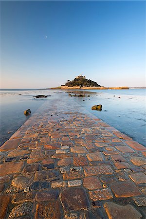 simsearch:841-06343474,k - St. Michaels Mount and the Causeway in early morning sunlight, Marazion, Cornwall, England, United Kingdom, Europe Stock Photo - Rights-Managed, Code: 841-07355160