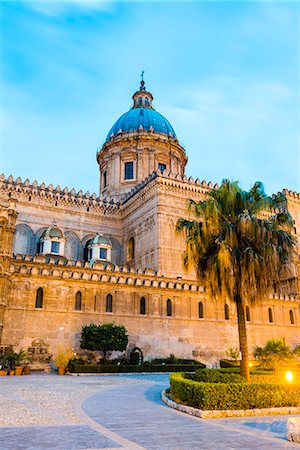 simsearch:841-06342155,k - Duomo di Palermo (Palermo Cathedral) at night, Palermo, Sicily, Italy, Europe Stock Photo - Rights-Managed, Code: 841-07523265