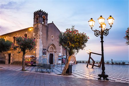 sicilia - St. Augustine's Church in Piazza IX Aprile at night, Taormina, Sicily, Italy, Europe Stock Photo - Rights-Managed, Code: 841-07523286