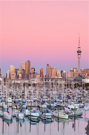 simsearch:862-07690507,k - Westhaven Marina & city skyline illuminated at dusk, Waitemata Harbour, Auckland, North Island, New Zealand, Australasia Photographie de stock - Rights-Managed, Code: 841-07523414
