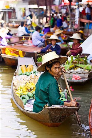 simsearch:841-06807677,k - Fruit seller in the Damnern Saduak floating market, Bangkok, Thailand Photographie de stock - Rights-Managed, Code: 841-07523503