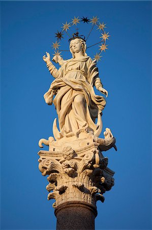 simsearch:841-07540569,k - Statue of the Madonna Della Stellario in Lucca, Italy Stock Photo - Rights-Managed, Code: 841-07540559