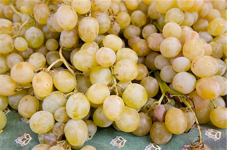 supermarket not people - Fresh green grapes on sale at weekly street market in Panzano-in-Chianti, Tuscany, Italy Stock Photo - Rights-Managed, Code: 841-07540638