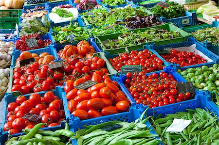 supermarket not people - Fresh vegetables on sale at Viktualienmarkt food market in Munich, Bavaria, Germany Foto de stock - Con derechos protegidos, Código: 841-07540643