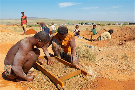 panning (for gold) - Mine city of Ilakaka, Sapphire kingdom, Madagascar, Africa Foto de stock - Con derechos protegidos, Código: 841-07540990