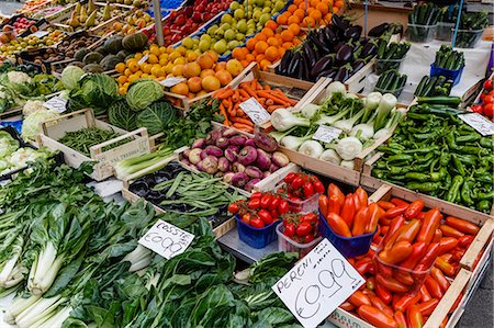 simsearch:841-07541032,k - Fruits and vegetables at Papiniano market, Milan, Lombardy, Italy, Europe Photographie de stock - Rights-Managed, Code: 841-07541033