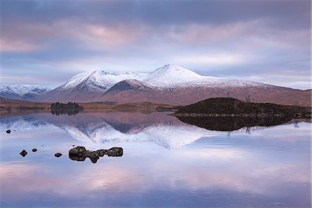 simsearch:841-06449943,k - Snow covered Black Mount reflected in a lochan, Rannoch Moor, Highlands, Scotland, United Kingdom, Europe Stock Photo - Rights-Managed, Code: 841-07590366