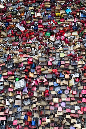 Love padlocks on the Hohenzollern Bridge, Cologne, North Rhine Westphalia, Germany, Europe Stock Photo - Rights-Managed, Code: 841-07590392