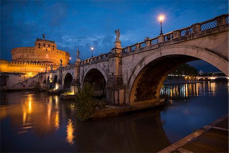 simsearch:841-07589927,k - Pont Sant' Angelo and Castel Sant' Angelo at dusk, Rome, Lazio, Italy, Europe Stock Photo - Rights-Managed, Code: 841-07590553
