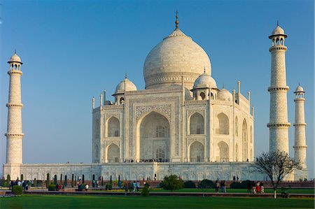 The Taj Mahal mausoleum southern view at dawn, Uttar Pradesh, India Stock Photo - Rights-Managed, Code: 841-07600091