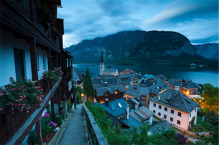 simsearch:862-07689809,k - The Village of Hallstatt illuminated at dusk, UNESCO World Heritage Site, Hallstattersee, Oberosterreich (Upper Austria), Austria, Europe Foto de stock - Con derechos protegidos, Código: 841-07781930