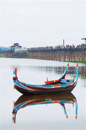 simsearch:841-07081635,k - Colourful boat and U Bein Bridge on Taungthaman Lake, Amarapura, Mandalay, Myanmar (Burma), Asia Stock Photo - Rights-Managed, Code: 841-07782229