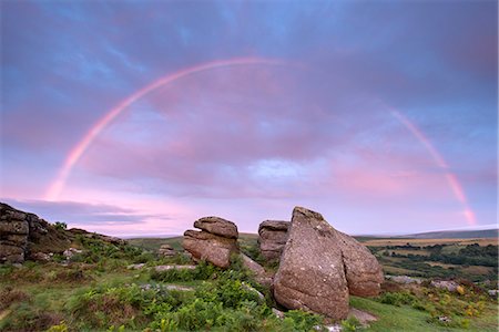 rainbow - Rainbow over Holwell Tor at sunrise, Dartmoor, Devon, England, United Kingdom, Europe Foto de stock - Con derechos protegidos, Código: 841-07782489