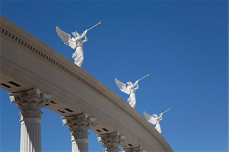 Statues of angels playing bugles, Caesar's Palace Hotel, Las Vegas, Nevada, United States of America, North America Foto de stock - Con derechos protegidos, Código: 841-07782641