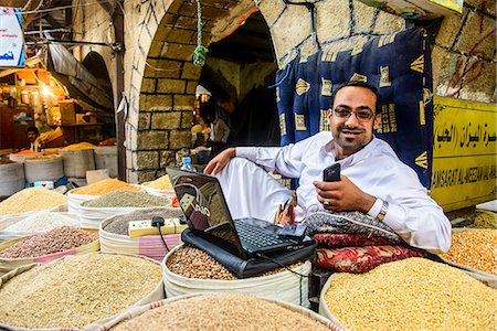 simsearch:841-07081180,k - Shopkeeper at the spice market in the Old Town, UNESCO World Heritage Site, Sanaa, Yemen, Middle East Stock Photo - Rights-Managed, Code: 841-07782946