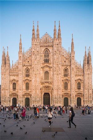 simsearch:841-06806761,k - Exterior of Milan Cathedral, Piazza Duomo, Milan, Lombardy, Italy, Europe Stock Photo - Rights-Managed, Code: 841-07813873