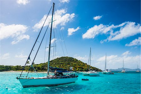 Sailing boats anchoring in the Tobago Cays, The Grenadines, St. Vincent and the Grenadines, Windward Islands, West Indies, Caribbean, Central America Photographie de stock - Rights-Managed, Code: 841-08059610