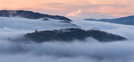 simsearch:841-07590500,k - Mist covered landscape at dawn in autumn, near Derwent Water, Lake District National Park, Cumbria, England, United Kingdom, Europe Stock Photo - Rights-Managed, Code: 841-08101966