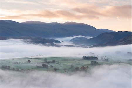 simsearch:841-07590500,k - Mist covered rolling landscape at dawn in autumn, Lake District, Cumbria, England, United Kingdom, Europe Stock Photo - Rights-Managed, Code: 841-08102030