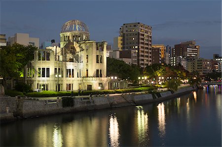 simsearch:622-06398585,k - Atomic Bomb Dome at night, UNESCO World Heritage Site, Hiroshima, Western Honshu, Japan, Asia Photographie de stock - Rights-Managed, Code: 841-08102260