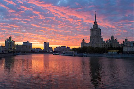 Moskva River and Hotel Ukraine, one of the seven sister skyscrapers, built in Moscow at the end of Stalin's reign, Moscow, Russia, Europe Stock Photo - Rights-Managed, Code: 841-08211682