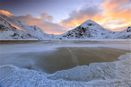 simsearch:841-08244166,k - Wave advances towards the shore of the beach surrounded by snowy peaks at dawn, Uttakleiv, Lofoten Islands, Arctic, Norway, Scandinavia, Europe Stock Photo - Rights-Managed, Code: 841-08244011
