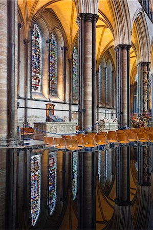 simsearch:841-08240211,k - Mirrored reflections in the font of the aisle in Salisbury Cathedral, Salisbury, Wiltshire, England, United Kingdom, Europe Photographie de stock - Rights-Managed, Code: 841-08240207