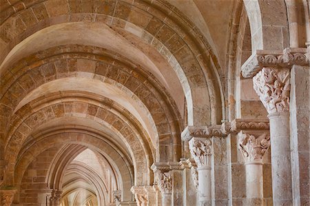 simsearch:841-08240211,k - La Basilique of Sainte Madeleine de Vezelay, an 11th century Benedictine Monastery, UNESCO World Heritage Site, Yonne, Burgundy, France Photographie de stock - Rights-Managed, Code: 841-08240229