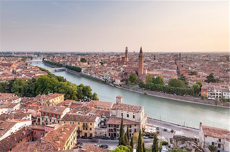 paysage urbain - The view over Verona, UNESCO World Heritage Site, from Piazzale Castel San Pietro, Verona, Veneto, Italy, Europe Photographie de stock - Rights-Managed, Code: 841-08279504