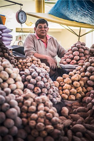 simsearch:841-07541032,k - Portrait of potato vendor at his market stall at San Camilo Market (Mercado San Camilo), Arequipa, Peru, South America Photographie de stock - Rights-Managed, Code: 841-08357223