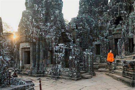 simsearch:841-02990475,k - Monk sitting sitting in the Bayon temple, UNESCO World Heritage Site, Angkor, Siem Reap, Cambodia, Indochina, Southeast Asia, Asia Photographie de stock - Rights-Managed, Code: 841-08421261