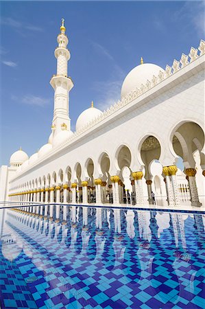 simsearch:877-08897949,k - Sheikh Zayed Grand Mosque, Abu Dhabi, United Arab Emirates, Middle East Stock Photo - Rights-Managed, Code: 841-08729569