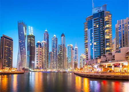 simsearch:600-07653876,k - Dubai Marina skyline at night, Dubai City, United Arab Emirates, Middle East Foto de stock - Con derechos protegidos, Código: 841-08729614