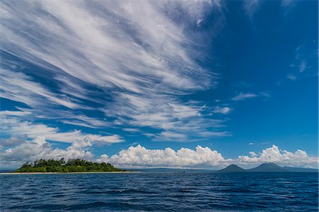 Little island off the coast of Rabaul, East New Britain, Papua New Guinea, Pacific Stock Photo - Rights-Managed, Code: 841-08821547