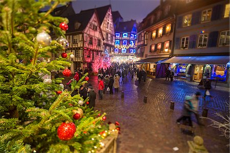 simsearch:841-07457834,k - Colourful lights on Christmas trees and ornaments at dusk, Colmar, Haut-Rhin department, Alsace, France, Europe Photographie de stock - Rights-Managed, Code: 841-08860674