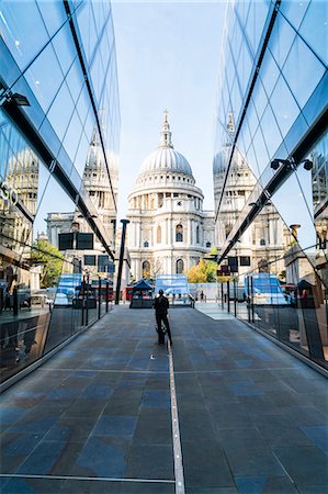 simsearch:841-06805788,k - St. Paul's Cathedral from One New Change, City of London, London, England, United Kingdom, Europe Stock Photo - Rights-Managed, Code: 841-08860778