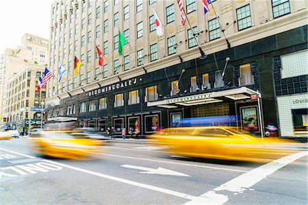 simsearch:841-06804846,k - Bloomingdales Department Store and yellow taxi cabs, Lexington Avenue, Manhattan, New York City, United States of America, North America Stock Photo - Rights-Managed, Code: 841-08860802