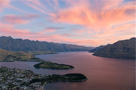 simsearch:841-07082113,k - Pink clouds over Lake Wakatipu and the Remarkables, dusk, Queenstown, Queenstown-Lakes district, Otago, South Island, New Zealand, Pacific Stock Photo - Rights-Managed, Code: 841-08861003