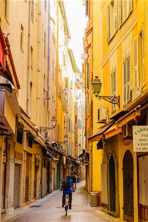 simsearch:841-07205947,k - Narrow street in the Old Town, Vieille Ville, Nice, Alpes-Maritimes, Cote d'Azur, Provence, French Riviera, France, Mediterranean, Europe Photographie de stock - Rights-Managed, Code: 841-08887318