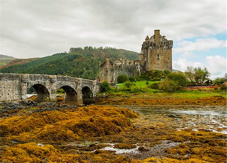 stone scotland - View of Eilean Donan Castle, Dornie, Highlands, Scotland, United Kingdom, Europe Photographie de stock - Rights-Managed, Code: 841-08887377