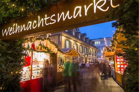 simsearch:841-06807677,k - Christmas Market in Balliz, Thun, Jungfrau region, Bernese Oberland, Swiss Alps, Switzerland, Europe Photographie de stock - Rights-Managed, Code: 841-08887513