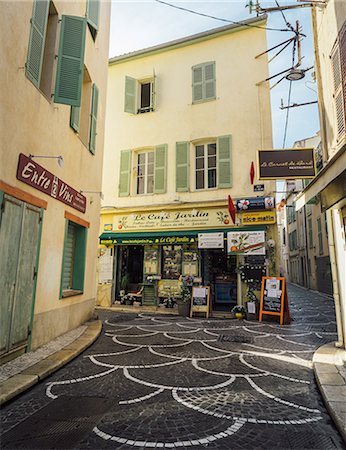 provence france - Picturesque small alleyway in Antibes, Alpes Maritimes, Cote d'Azur, Provence, France, Europe Stock Photo - Rights-Managed, Code: 841-09055326